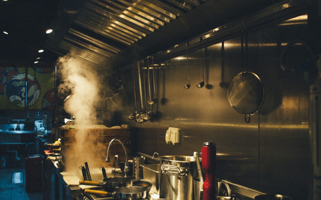 Cozinha engordurada? Saiba como facilitar o seu trabalho